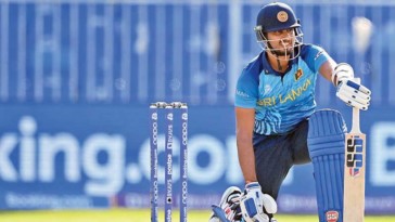 Sri Lanka Cricket 🇱🇰 on X: Sri Lanka skipper Dasun Shanaka in  #T20WorldCup jersey! 😍 How do you rate the two?  /  X